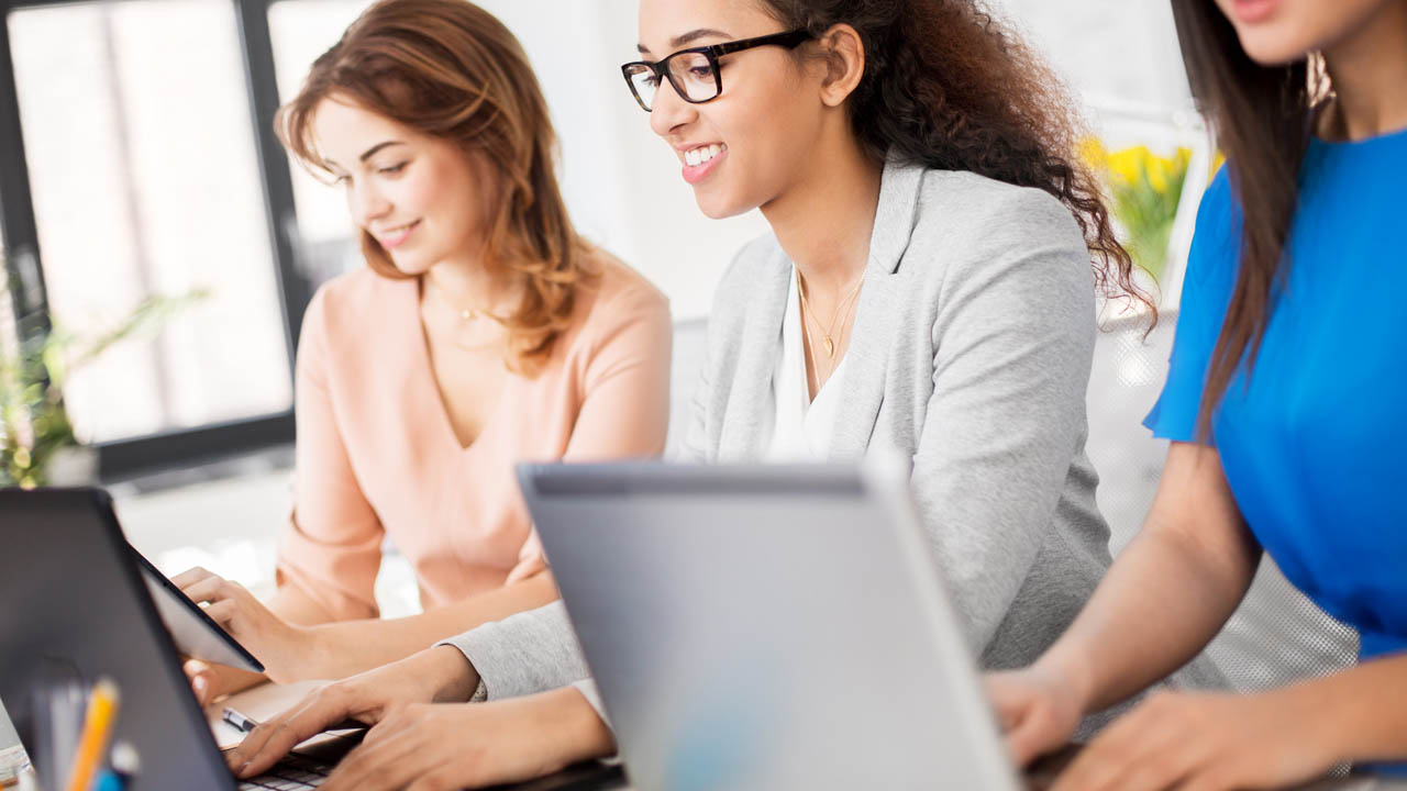 免费网页在线客服系统：关注收费的同时要注重实际功能!