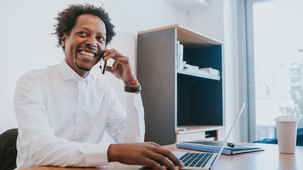 在线智能聊天机器人，减少接待压力+在线引导留住资源